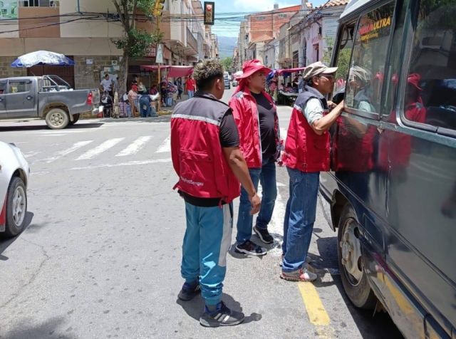 Municipio de La Paz sanciona a choferes que subieron el pasaje sin autorización