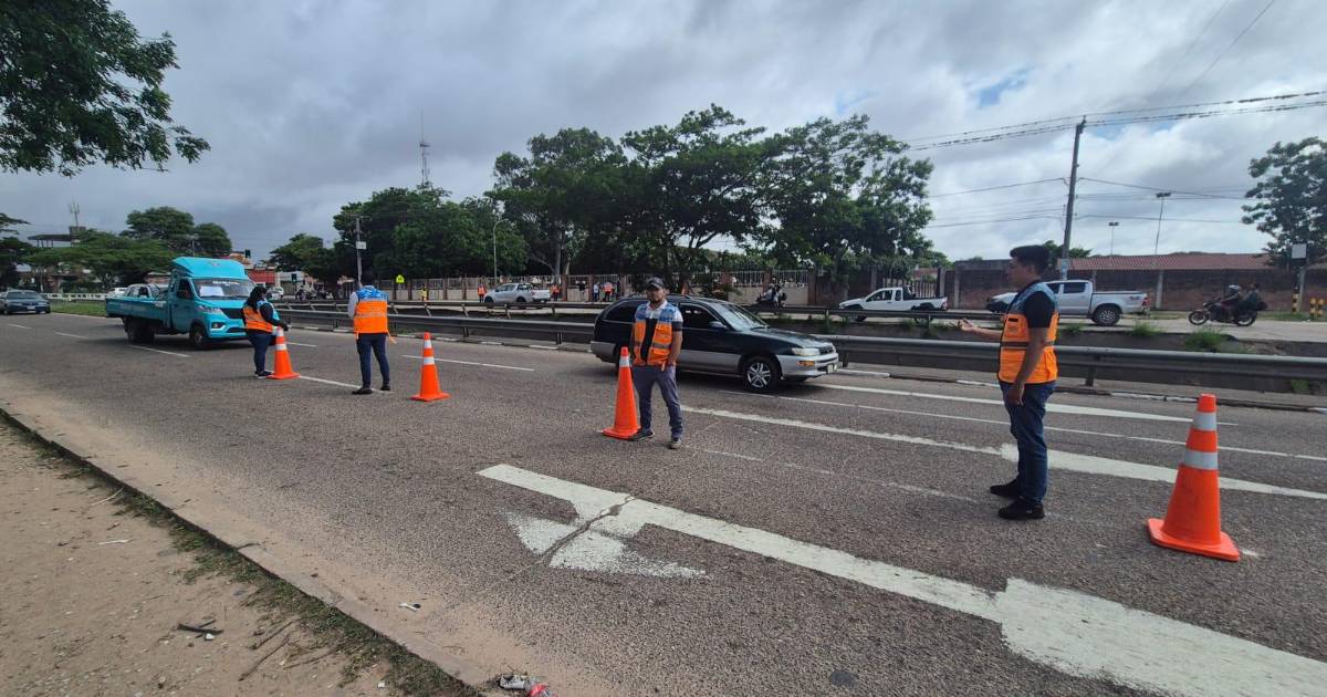 Santa Cruz de la Sierra mantiene paro de micros y alcaldía advierte sanciones