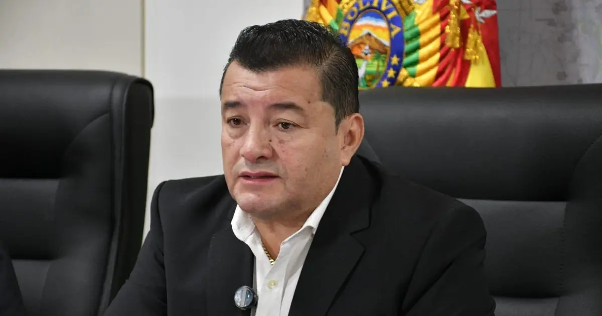 Jhonny da 24 horas en La Paz para restituir transporte público y advierte sanciones