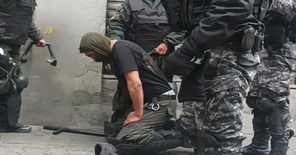 Policía de La Paz confirma seis agentes heridos durante protestas de la COB