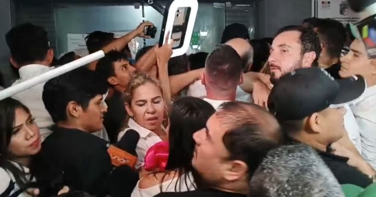 Seguidores de Camacho agreden al binomio de Libre en ingreso al TED de Santa Cruz