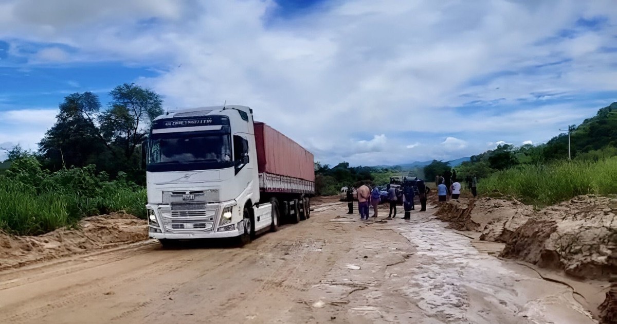 ABC restablece ruta Santa Cruz Abapó y advierte tres puntos no transitables en Bolivia ABC restablece ruta Santa Cruz Abapó y advierte tres puntos no transitables en Bolivia