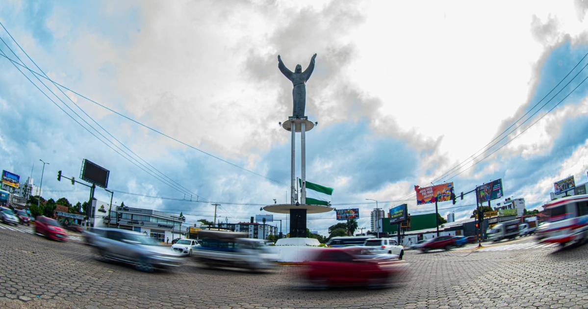 Santa Cruz anuncia pronóstico de lluvia y bajas temperaturas para Año Nuevo