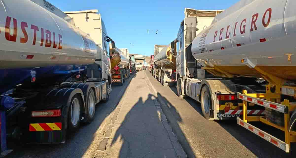 Gobierno de Bolivia anuncia eliminación de restricciones a importación de combustibles