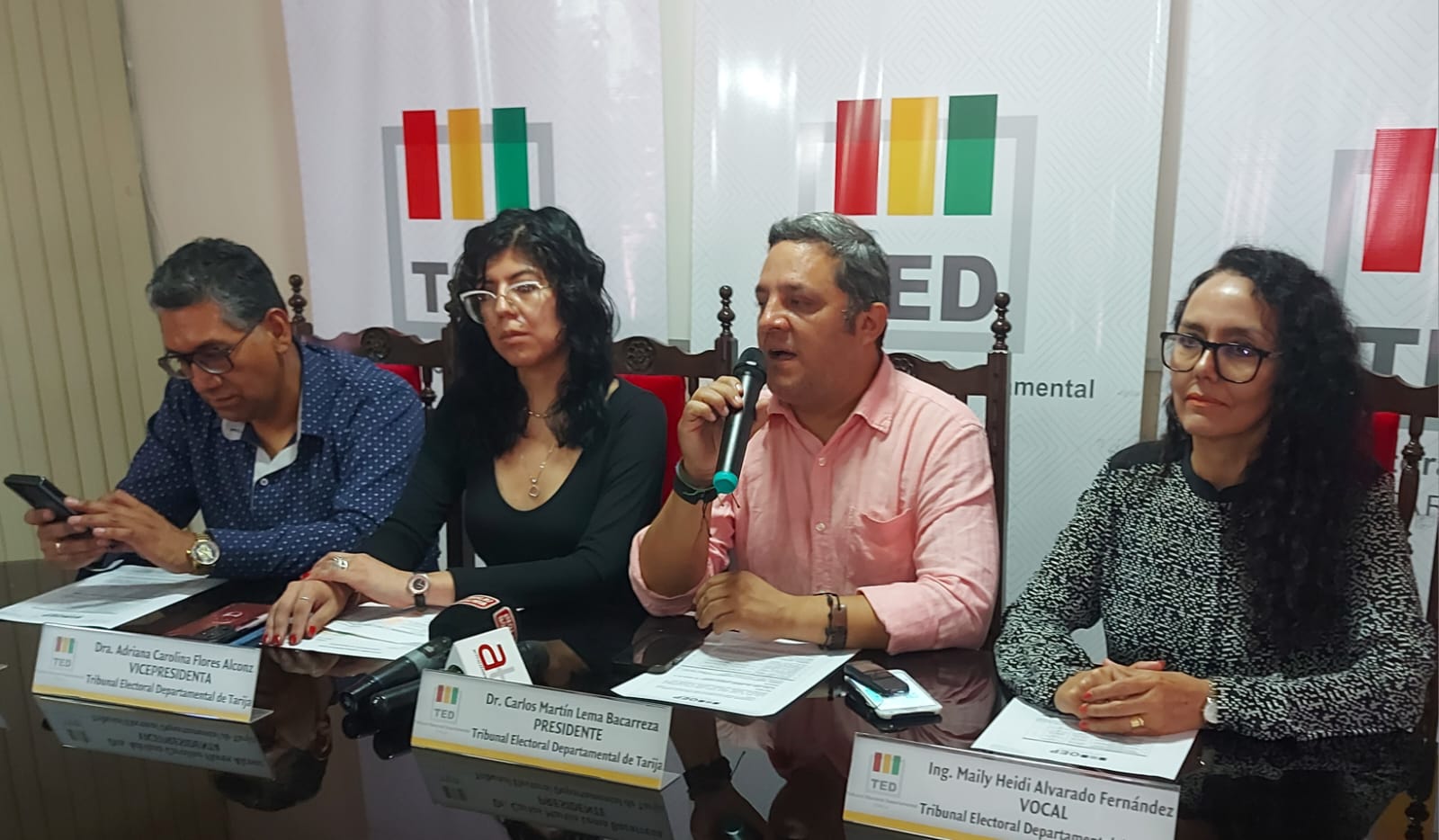 Vocales electorales en Bolivia revelan inscripción de 2110 candidatos para elecciones