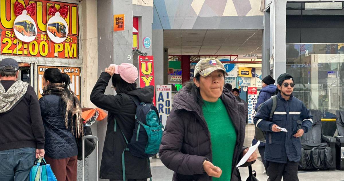 Viajeros en La Paz reportan aumento de precios en pasajes por fin de año