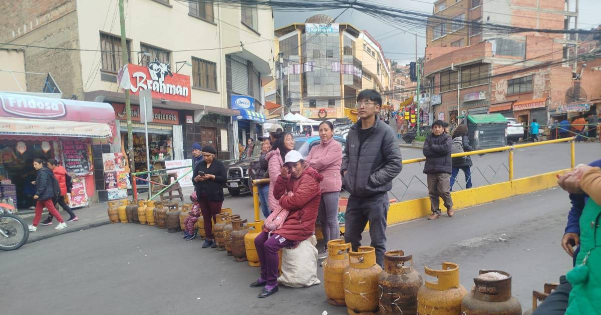 Madres de La Paz denuncian falta de gas licuado para cocinar en hogares