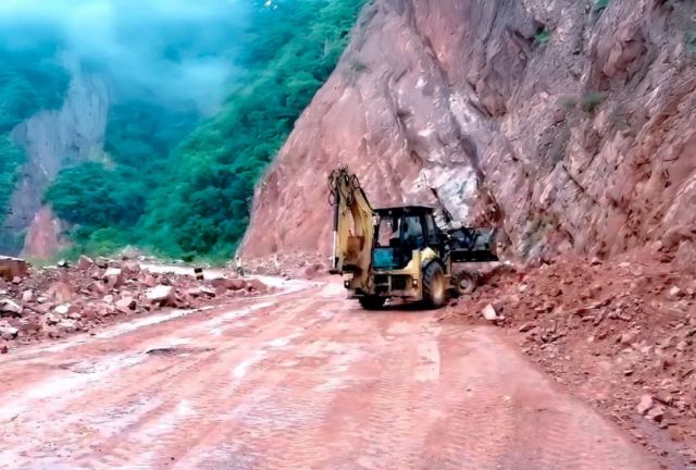 La ABC confirma la remoción de derrumbes en el camino a Villa Montes
