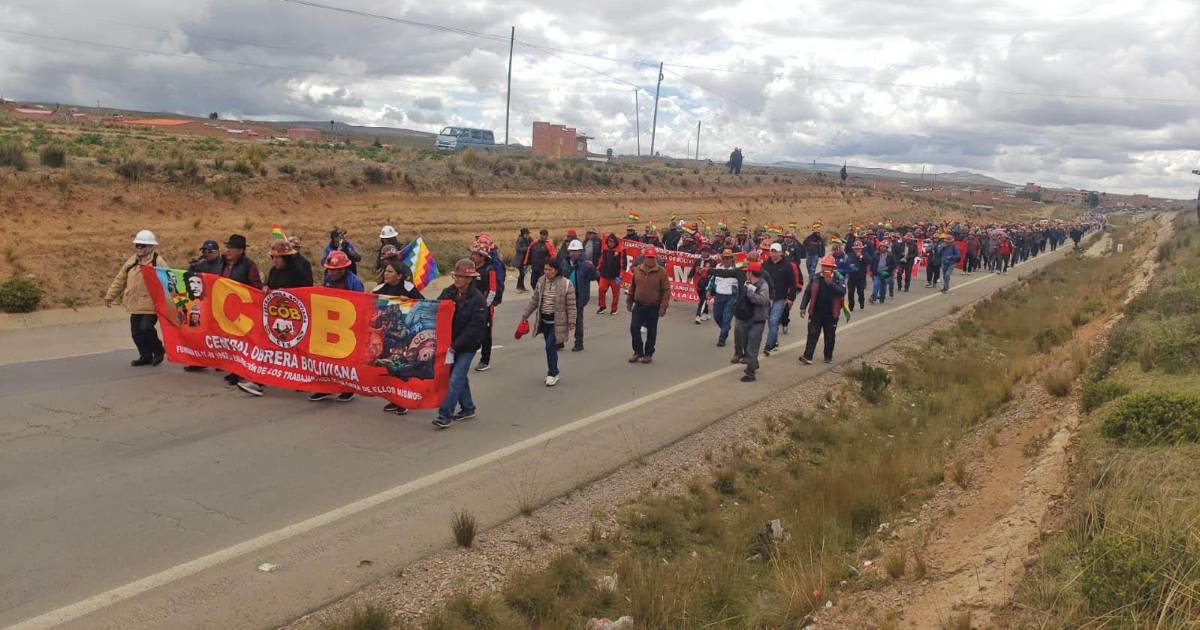 COB impulsa marcha hacia El Alto y llega este lunes a La Paz para diálogo