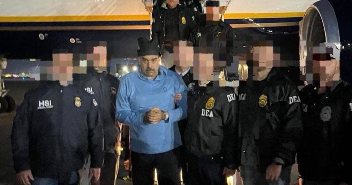 Agentes de la DEA trasladan a Nicolás Maduro en Nueva York y revelan frase en inglés Agentes de la DEA trasladan a Nicolás Maduro en Nueva York y revelan frase en inglés