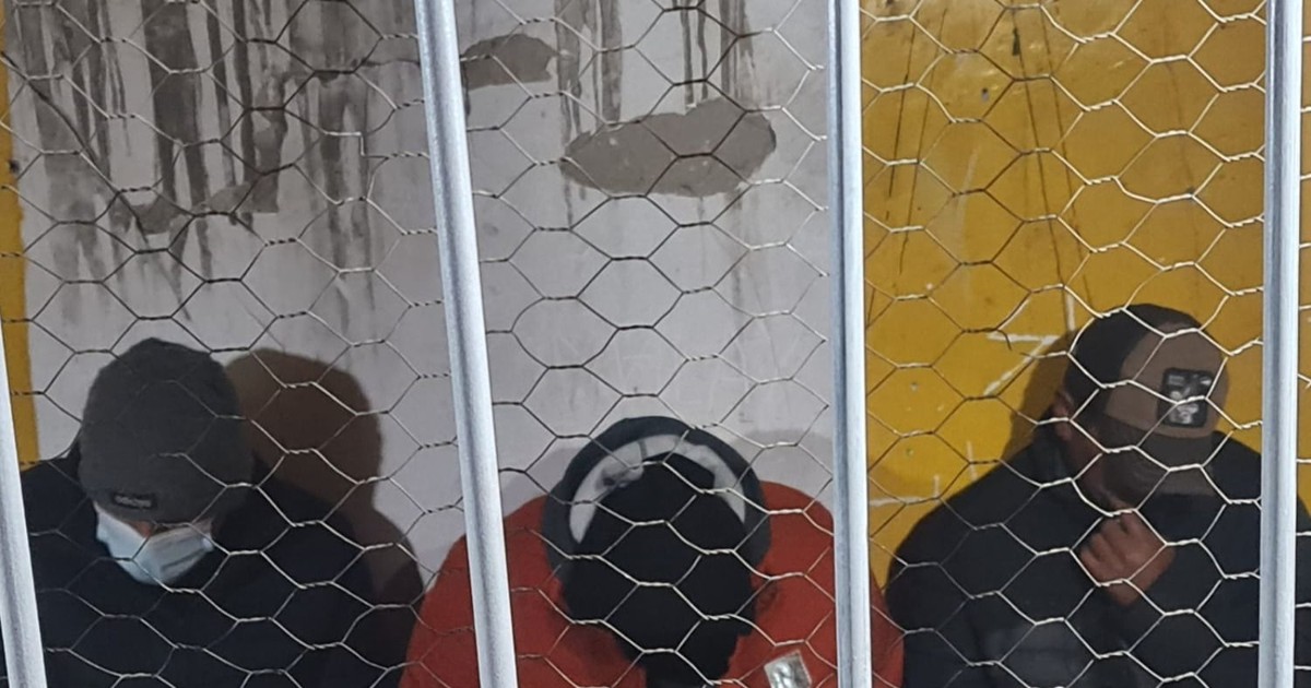 Policías en Santa Cruz aprehenden a tres agentes por corrupción en punto de inspección vehicular