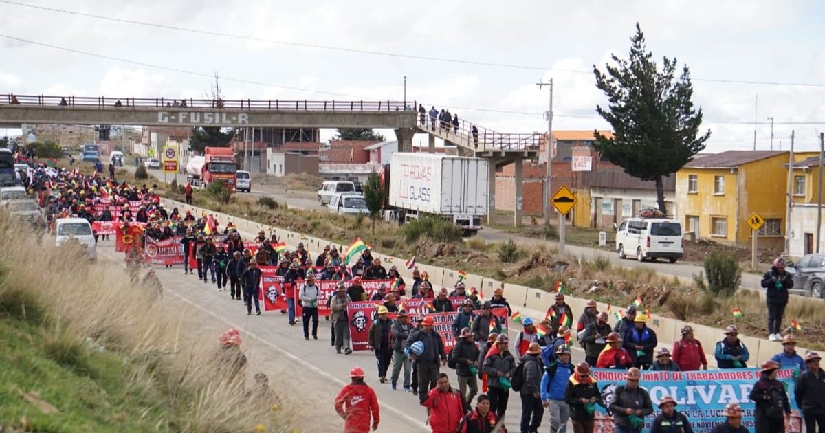 Gobierno anuncia reunión con más de 200 dirigentes durante marcha de la COB en Calamarca