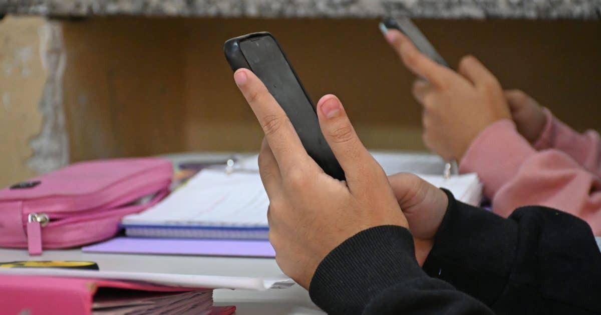 Ministerio de Educación confirma prohibición de celulares en aulas y destaca importancia del Internet para educación digital en Bolivia Ministerio de Educación confirma prohibición de celulares en aulas y destaca importancia del Internet para educación digital en Bolivia