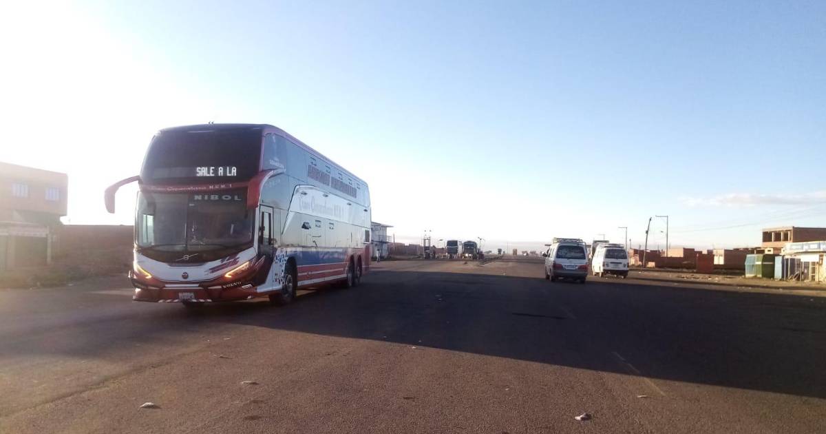 Terminal de La Paz suspende salidas por amenaza de bloqueos en la ciudad