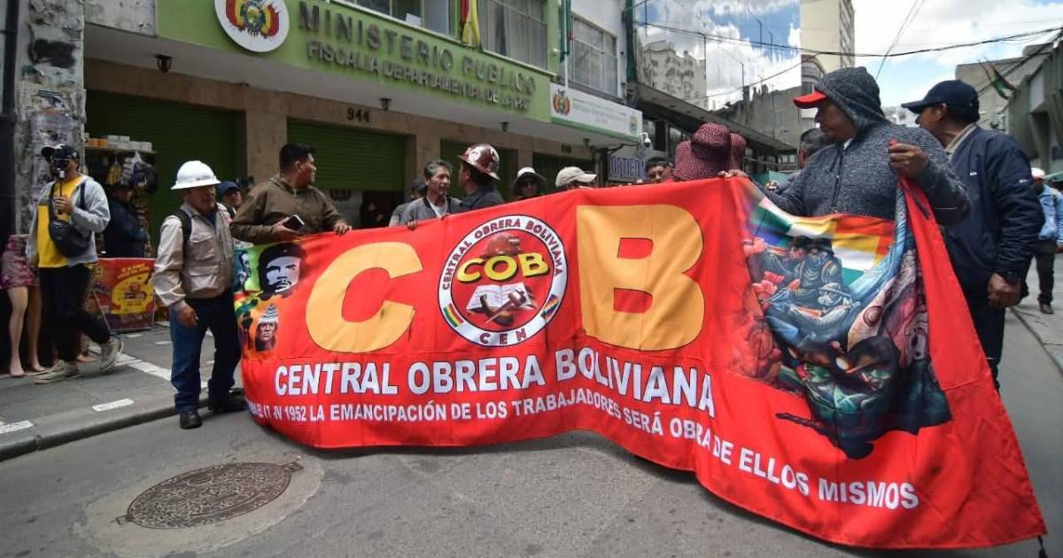 Gobierno instala mesas técnicas sobre DS 5503 mientras COB marcha en La Paz y mantiene bloqueo Gobierno instala mesas técnicas sobre DS 5503 mientras COB marcha en La Paz y mantiene bloqueo