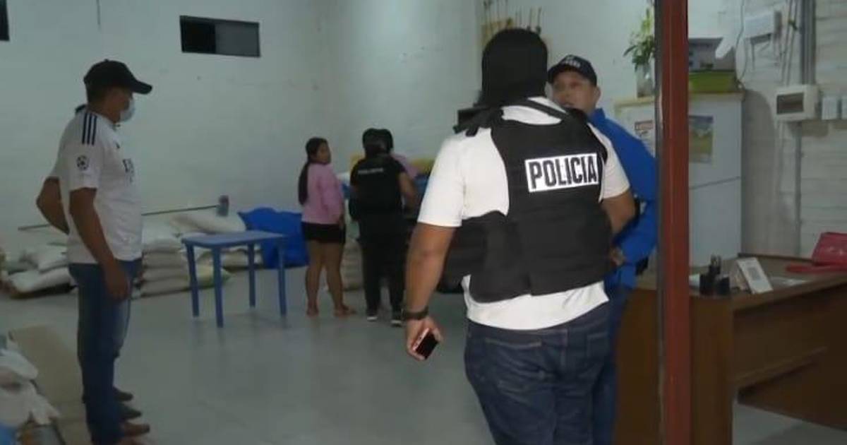 La Guardia encuentra camión cargado abandonado afuera de tienda rumbo a Arica