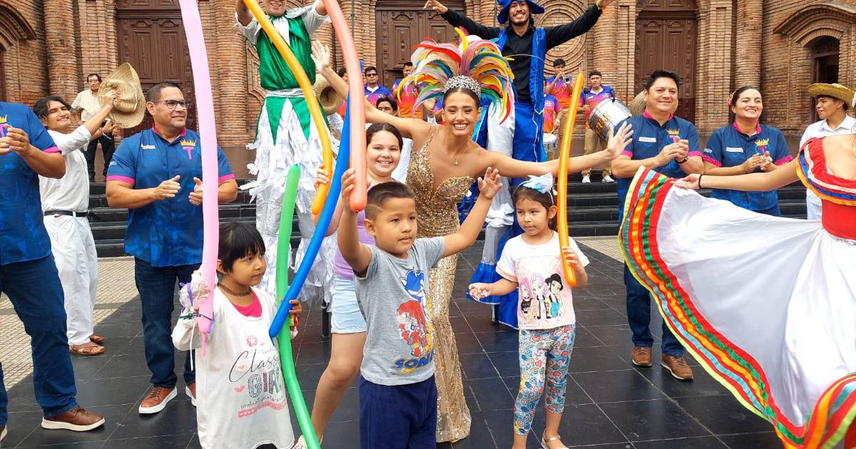 Camila I impulsa la primera precarnavalera en Santa Cruz con invitación oficial