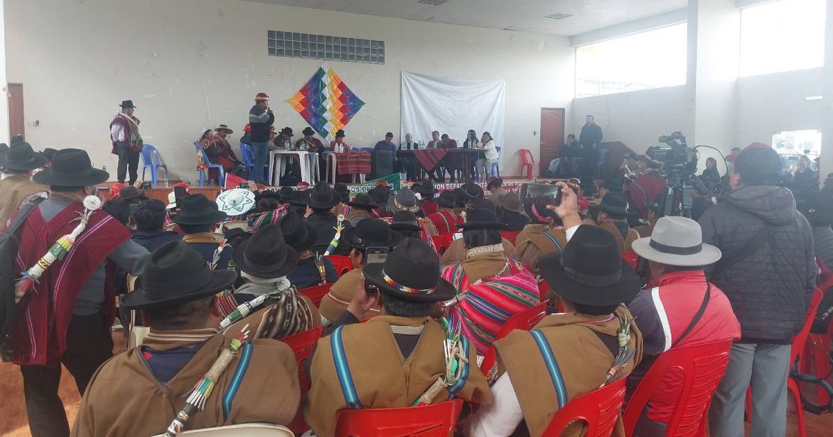 COB y Gobierno acuerdan abrogar DS 5503 y anuncian fin de bloqueos en Bolivia COB y Gobierno acuerdan abrogar DS 5503 y anuncian fin de bloqueos en Bolivia