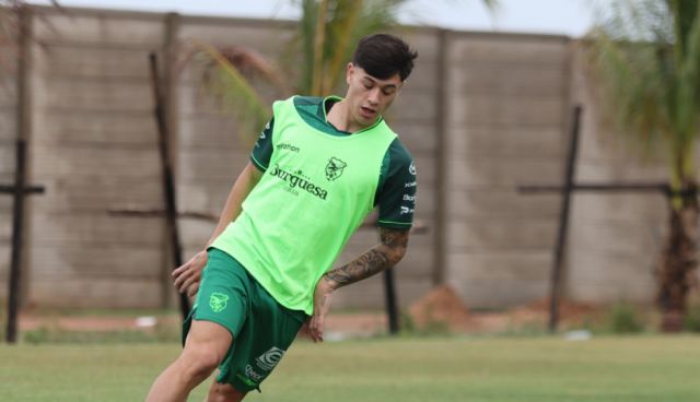 Mamani impulsa la ofensiva y ofrece ser la llave del gol en Bolivia