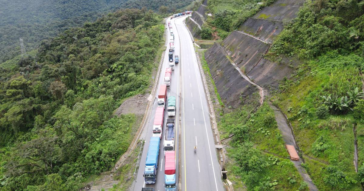 Gobierno levanta bloqueos y libera carreteras a nivel nacional en Bolivia