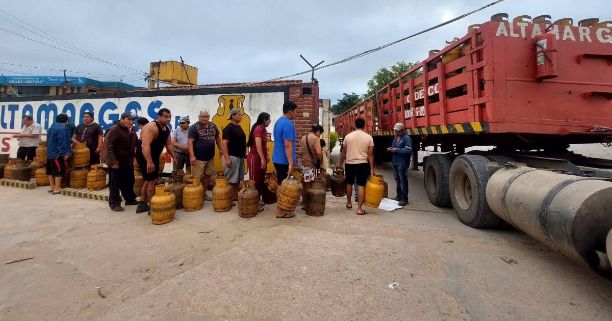 Gobierno advierte que contrabandistas de diésel ahora atacan mercado de gas en Bolivia