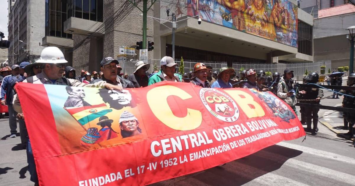 COB mantiene estado de emergencia y cuestiona decretos y ley antibloqueos en Bolivia