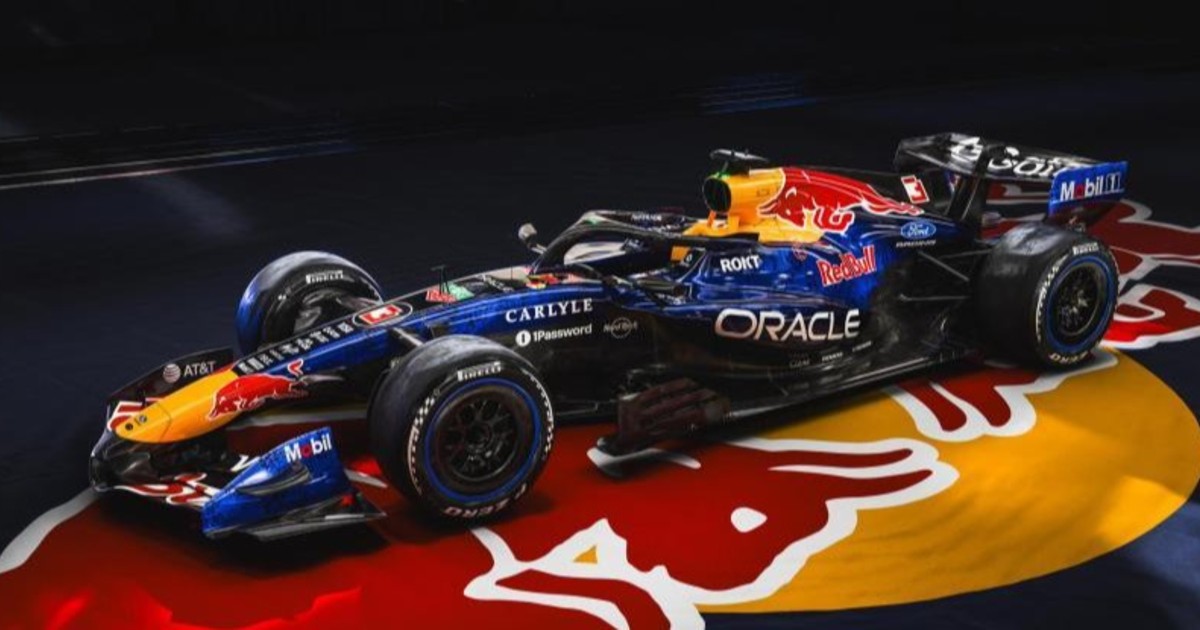 Red Bull presenta el RB22 con diseño retro azul y anuncia alianza con Ford en Fórmula 1 Red Bull presenta el RB22 con diseño retro azul y anuncia alianza con Ford en Fórmula 1
