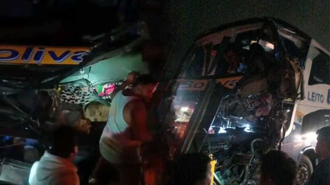 Yacuiba confirma muerte de chofer y pasajera tras choque de bus con siete heridos
