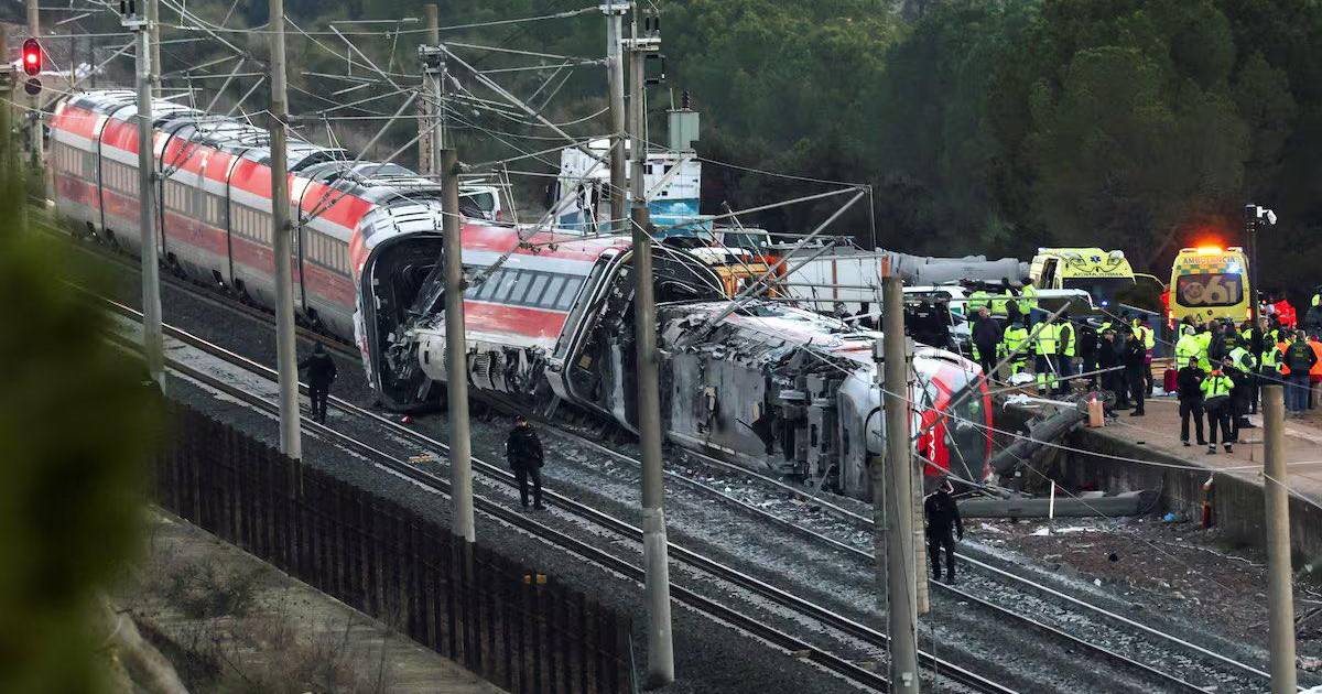 España declara tres días de luto tras accidente ferroviario con 41 muertos