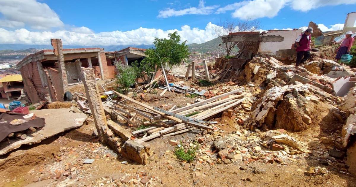 Alcaldía de Cochabamba declara inhabitable zona con deslizamientos y advierte sobre resistencia de afectados a evacuar viviendas