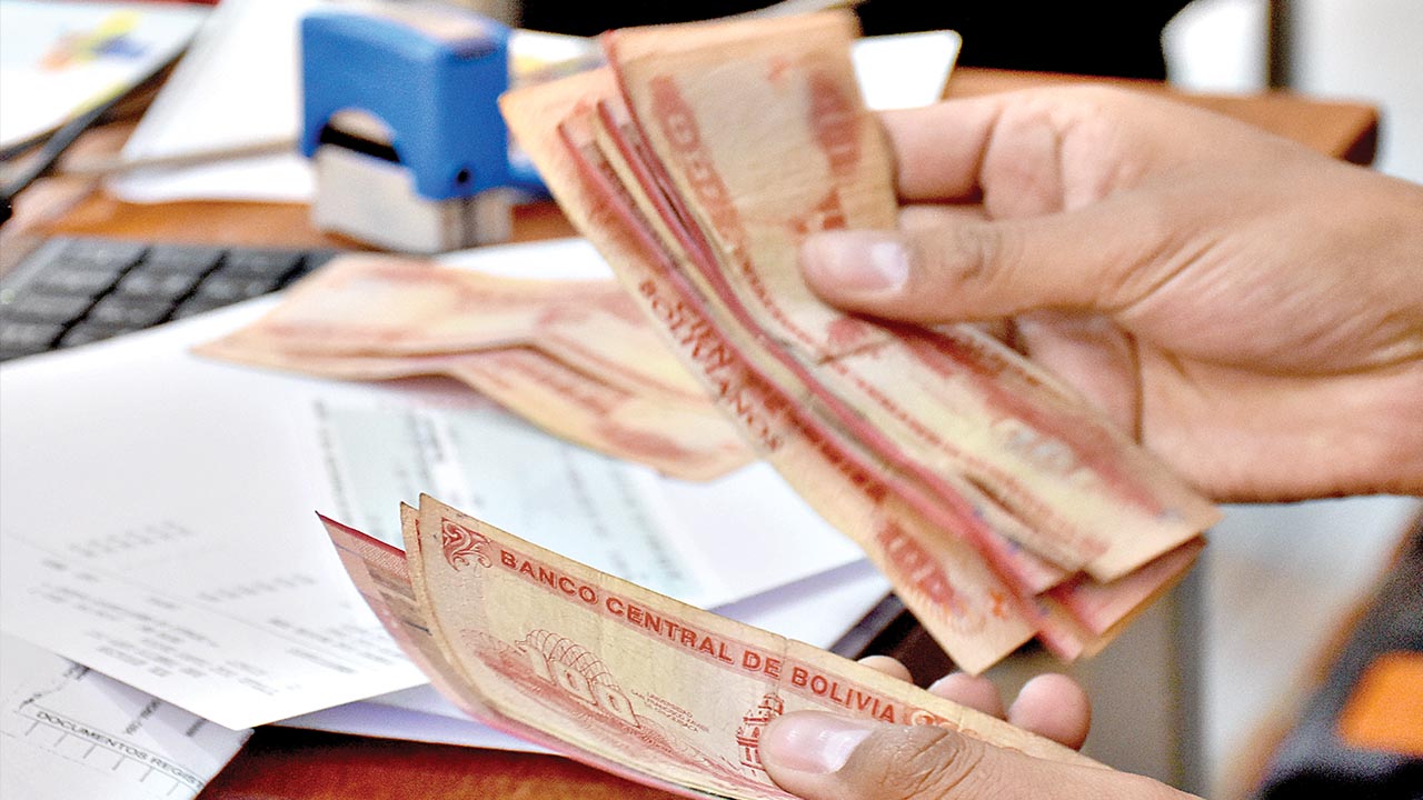 Sector empresarial boliviano pide al Gobierno medidas ante aumento salarial Sector empresarial boliviano pide al Gobierno medidas ante aumento salarial