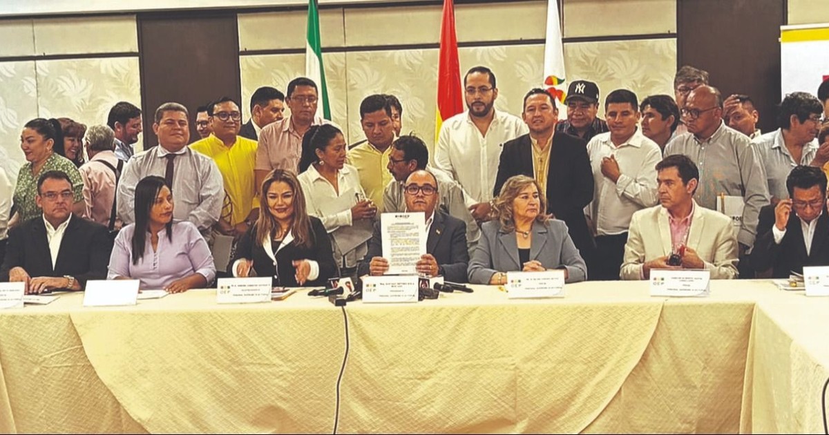 Frentes políticos firman acuerdo en Bolivia para evitar guerra sucia y respetar votos