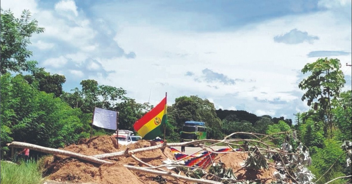 La Asamblea Legislativa Plurinacional recibe presión de COB y Edgar Lara para retirar ley antibloqueo