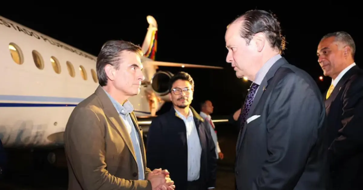 Rodrigo Paz llega a Panamá para participar en foro económico de CAF