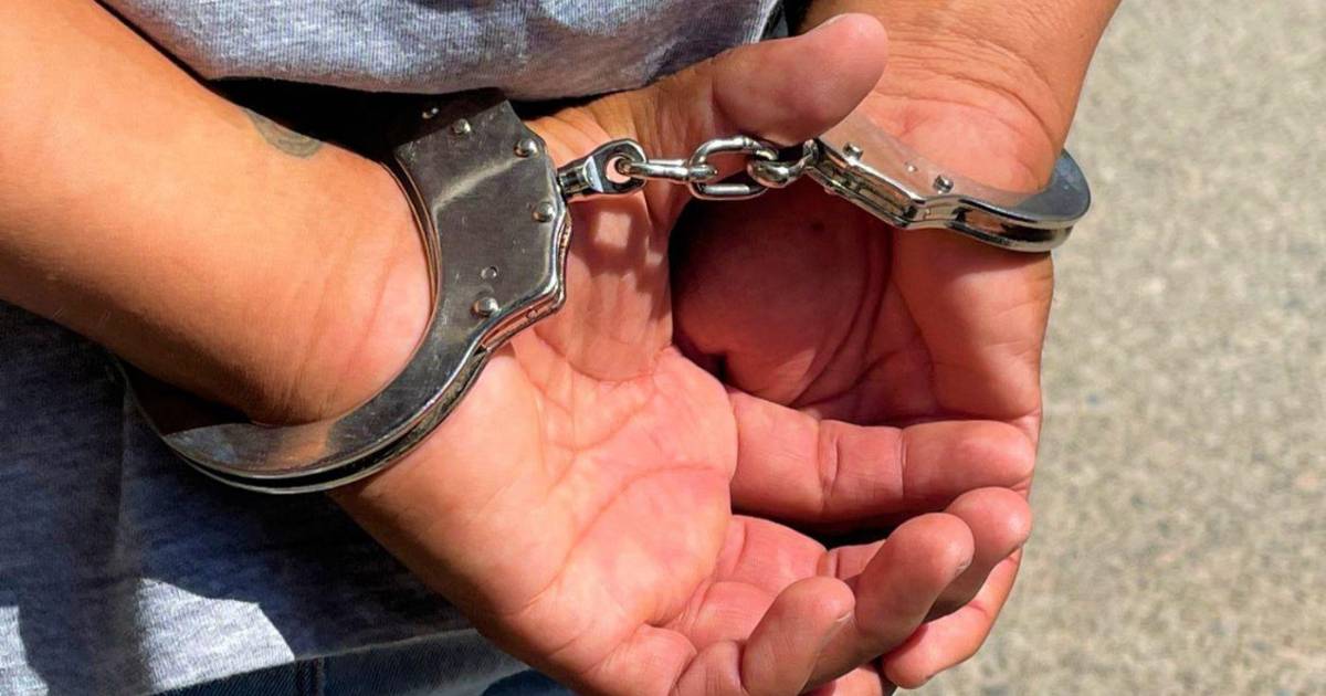 Dos acusados de robo fugan tras perforar techo de celda en Apolo La Paz