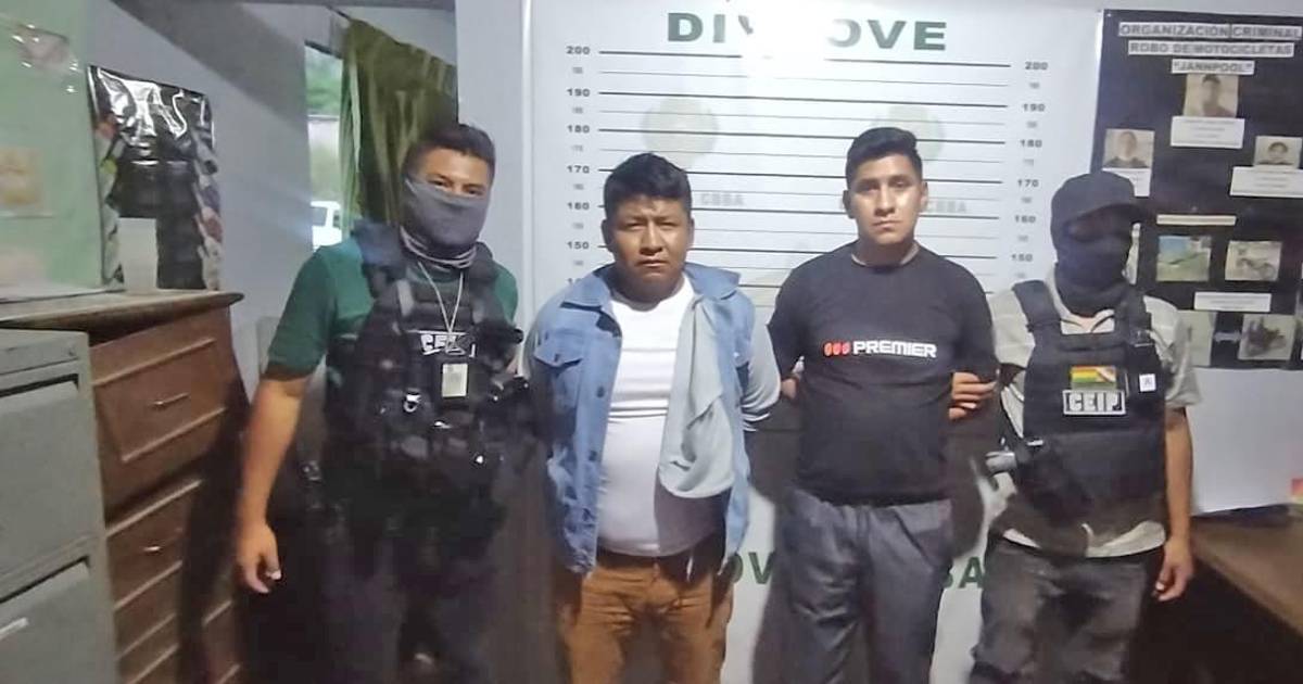 Juzgado de Cochabamba envía a la cárcel a policía y expolicía por robo de vehículo