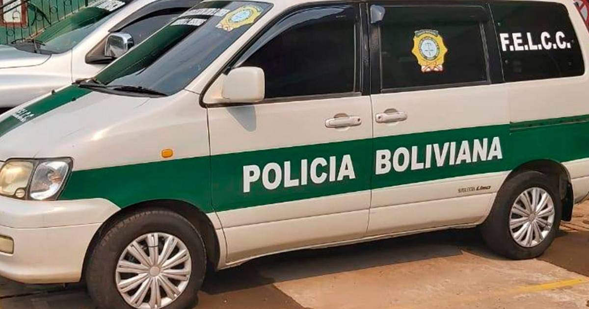 Policía de La Paz aprehende a ayudante de bus que roba celulares a pasajeros dormidos Policía de La Paz aprehende a ayudante de bus que roba celulares a pasajeros dormidos