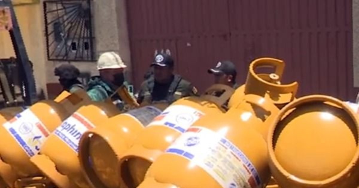 Policía de El Alto descubre sitio ilegal de garrafas de GLP y aprehende a mujer Policía de El Alto descubre sitio ilegal de garrafas de GLP y aprehende a mujer