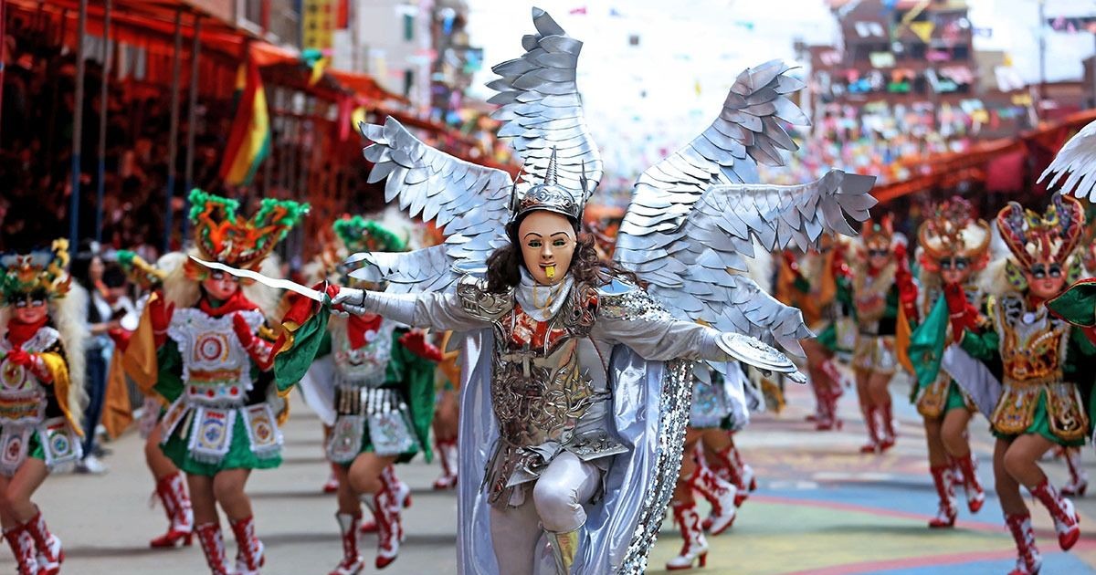 Carnaval de Oruro impulsa tradición con 52 fraternidades y conjuntos participantes