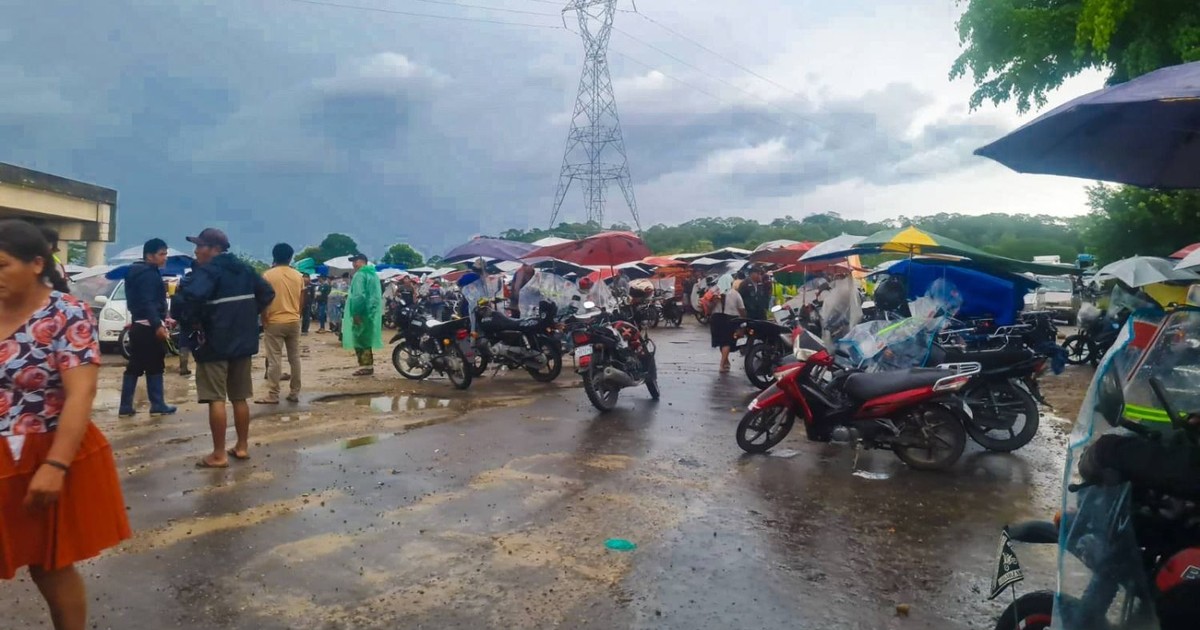 Transportistas levantan bloqueo en carretera Cochabamba Santa Cruz y pactan reunión con Gobierno Transportistas levantan bloqueo en carretera Cochabamba Santa Cruz y pactan reunión con Gobierno