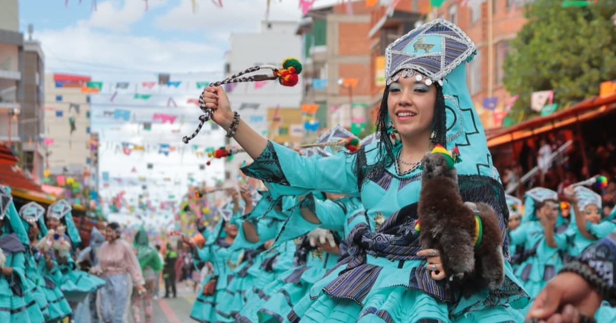 Jóvenes de Oruro denuncian estafa en venta de entradas para Carnaval Jóvenes de Oruro denuncian estafa en venta de entradas para Carnaval