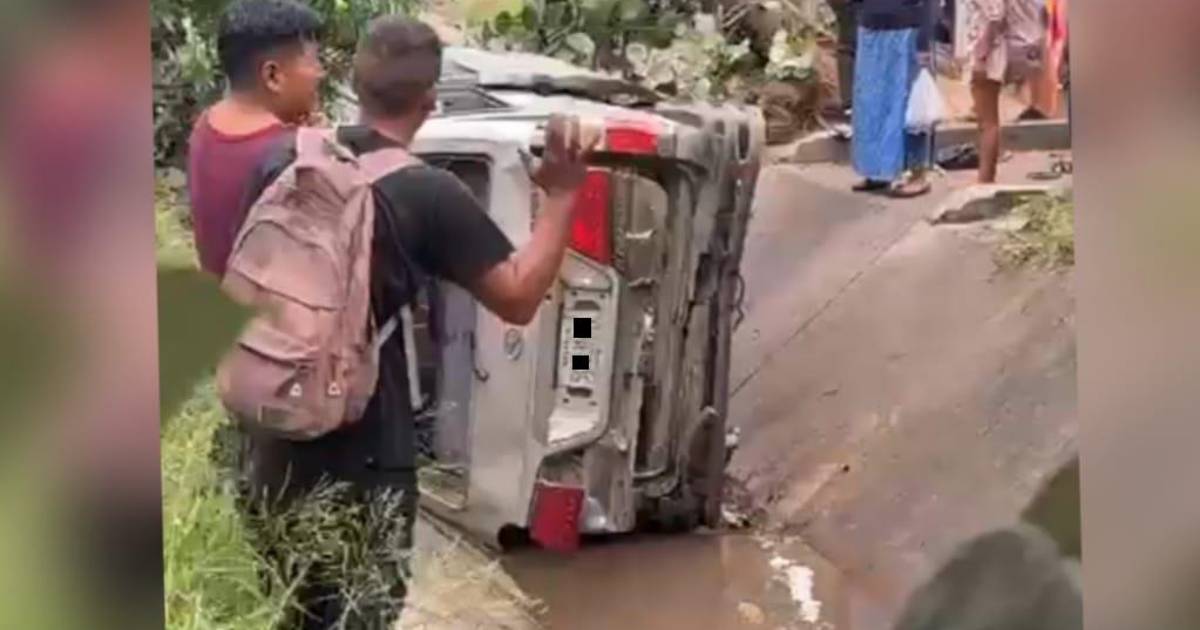 Santa Cruz reporta seis heridos tras caída de minibús en canal del Plan Tres Mil