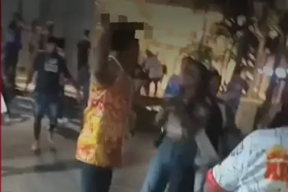 Comparsero en Santa Cruz recibe una puñalada en abdomen durante pelea en Carnaval Comparsero en Santa Cruz recibe una puñalada en abdomen durante pelea en Carnaval