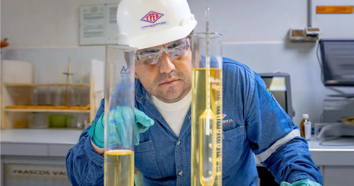 YPFB explica por qué la gasolina en Bolivia tiene colores diferentes en surtidores YPFB explica por qué la gasolina en Bolivia tiene colores diferentes en surtidores