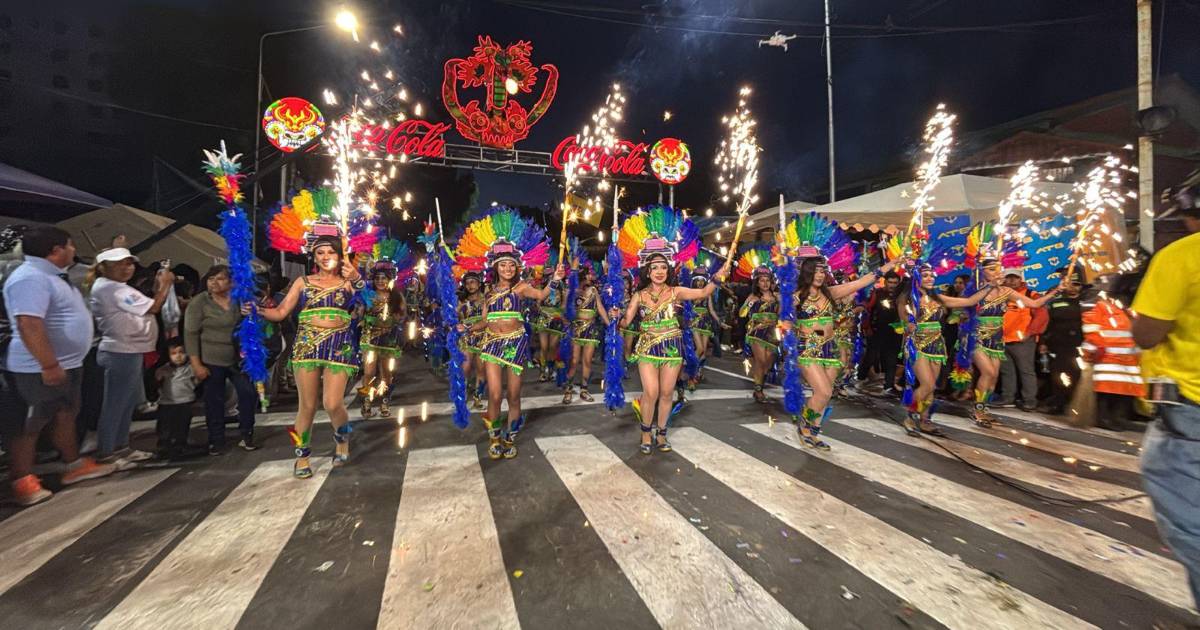 Cochabamba despide el Carnaval con el colorido Corso de Corsos 2024