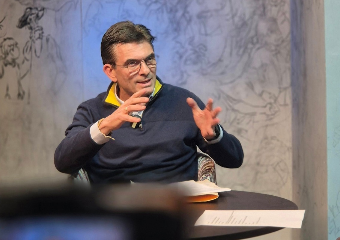 Paz Pereira anuncia paquete de leyes y pide aprobarlo sin presiones en Santa Cruz Paz Pereira anuncia paquete de leyes y pide aprobarlo sin presiones en Santa Cruz