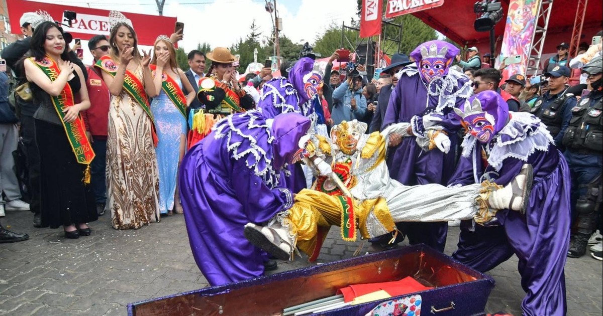 Bolivia concluye carnaval de reivindicación con Entierro del Pepino en La Paz
