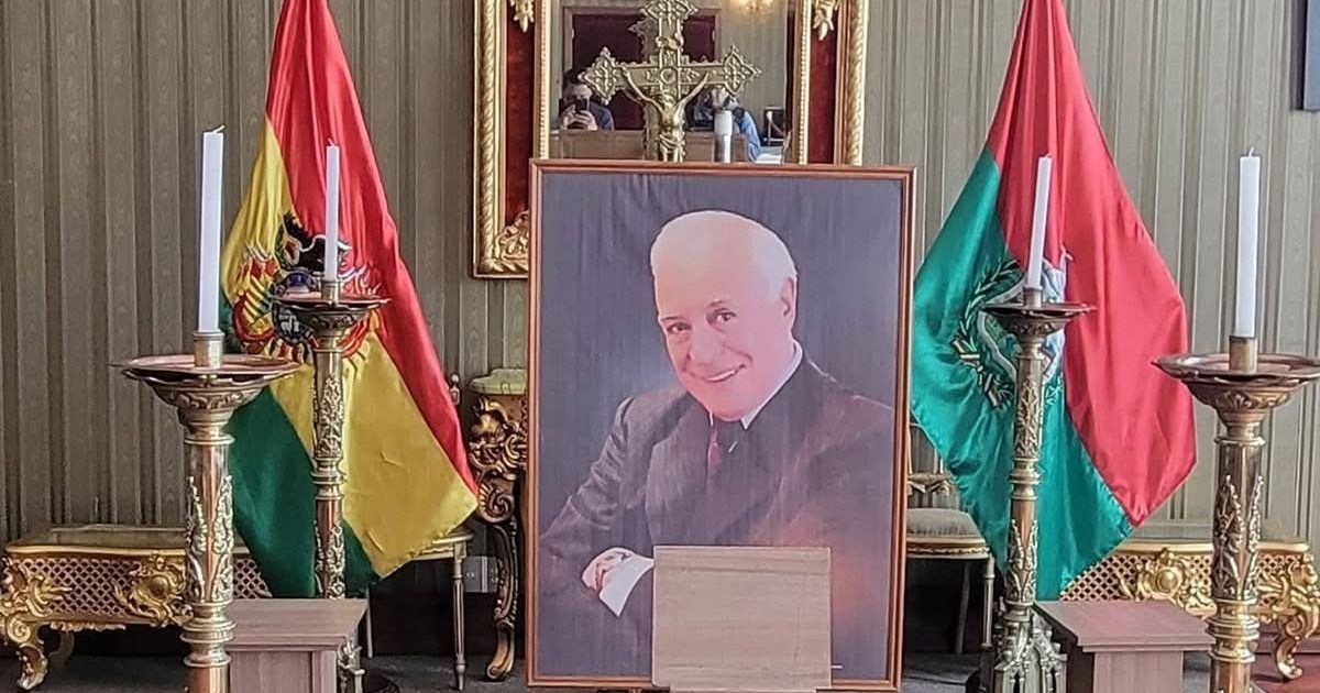 Alcaldía de La Paz instala capilla ardiente en memoria de David Santalla