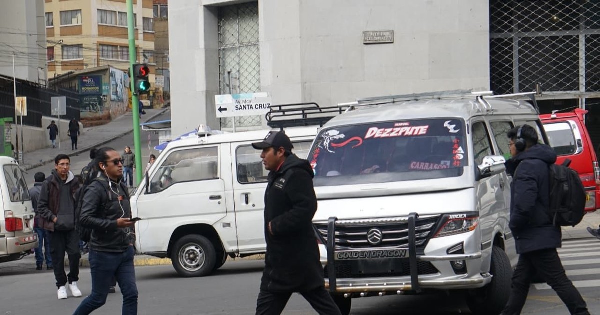 Choferes de La Paz levantan bloqueo tras acuerdo con el Gobierno local Choferes de La Paz levantan bloqueo tras acuerdo con el Gobierno local