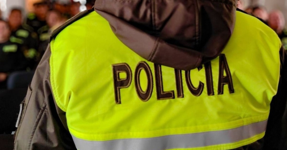 Policía en La Paz aprehende por pedir quince mil bolivianos para devolver vehículo Policía en La Paz aprehende por pedir quince mil bolivianos para devolver vehículo